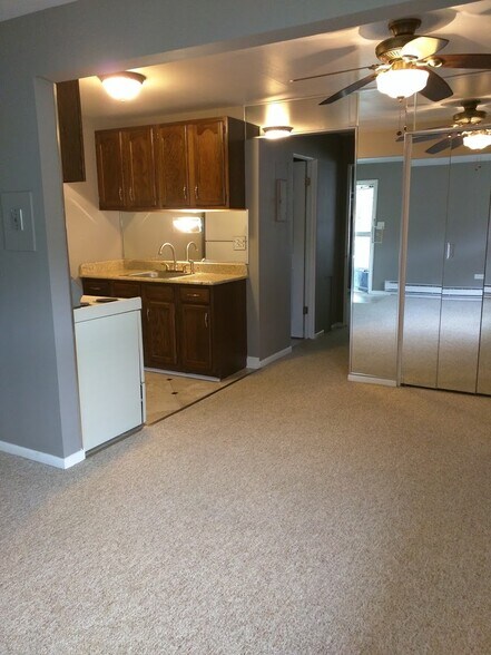 Building Photo - 8801 Schneider Ave