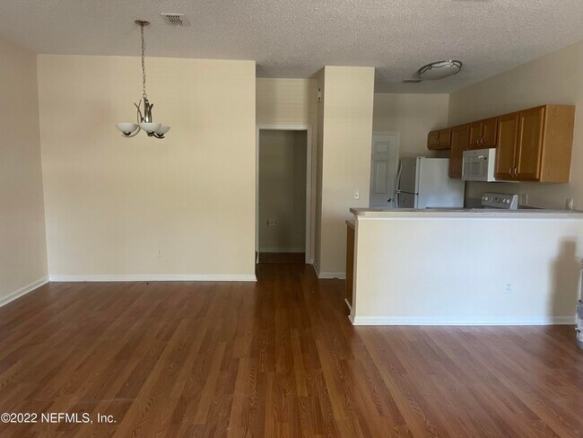 Building Photo - 466 Sherwood Oaks Dr