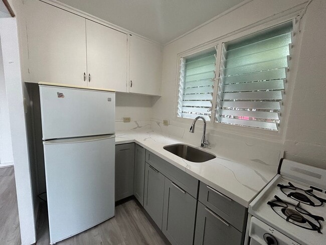 Building Photo - 2201
