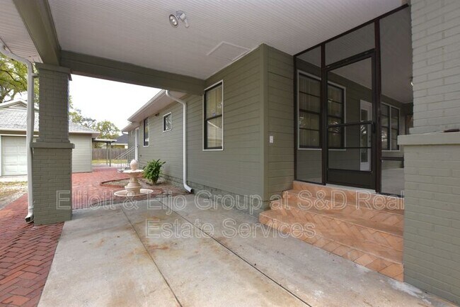 Building Photo - 1127 Oakhill St