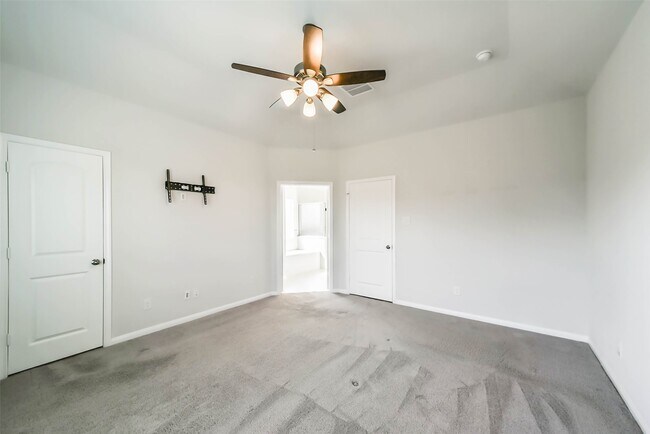 Building Photo - 13030 Laura Lake Dr