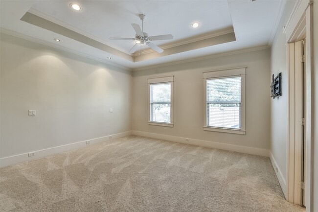 Building Photo - 1030 W 16th St