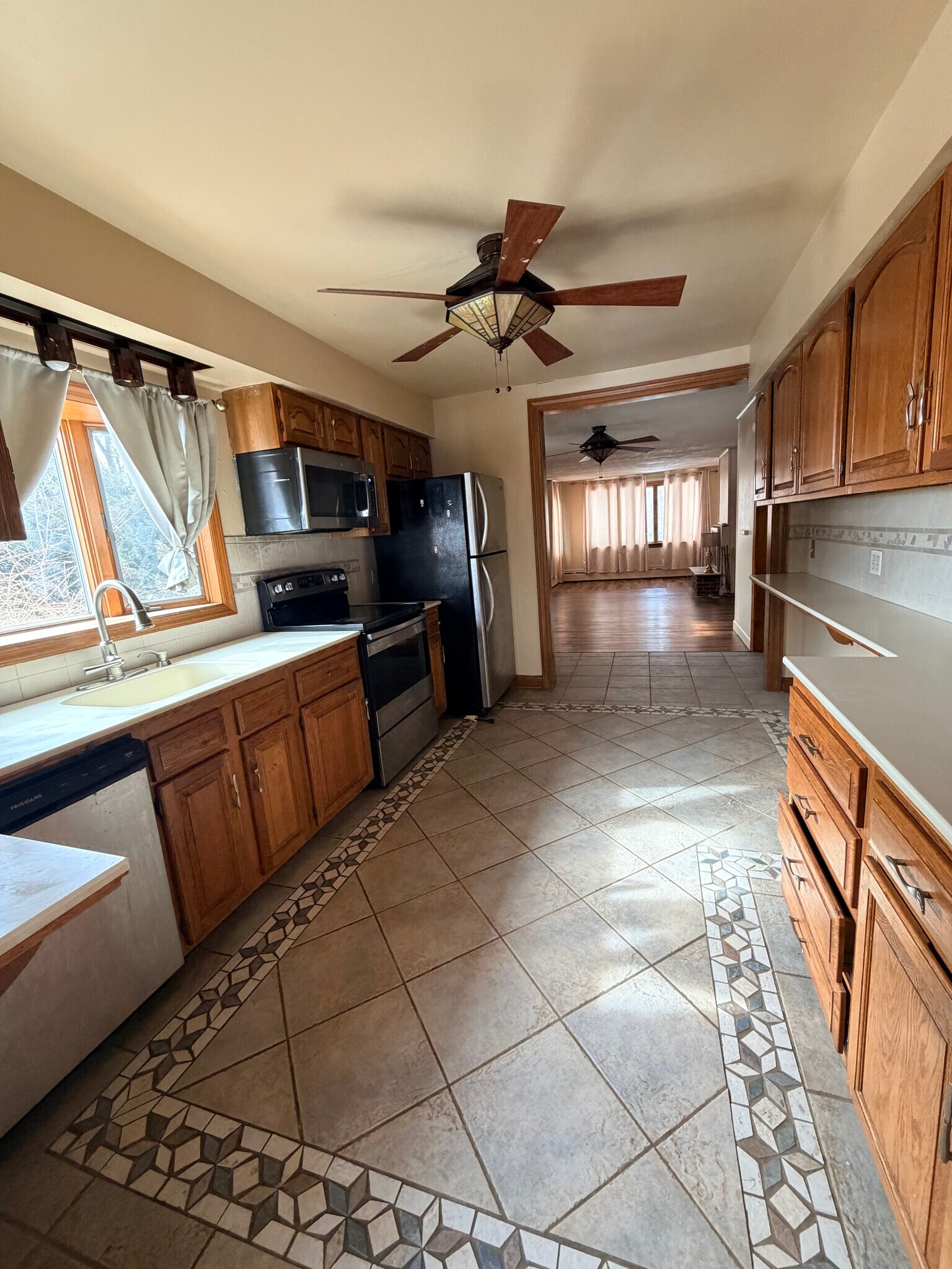 Building Photo - 109 Lakeview Ave