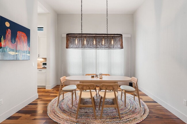 Building Photo - Modern Oasis in Bouldin Creek