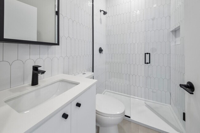 Building Photo - 3520 W Shakespeare Ave