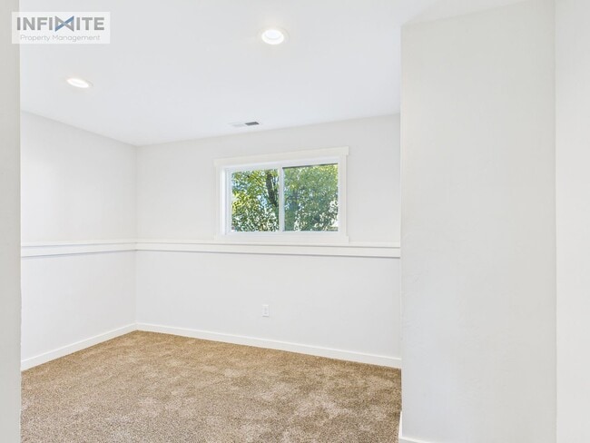 Building Photo - Great Four Bedroom! First Month Half Off!!