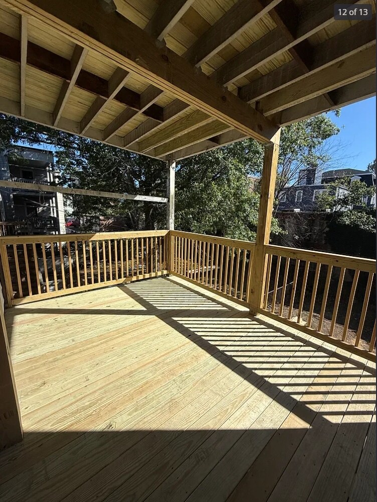 Building Photo - 885 E Broadway