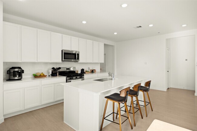 Building Photo - 26623 Prairie Smoke Ln