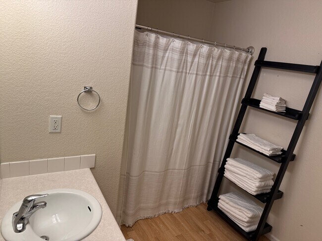 Building Photo - 802 Waterglen Dr