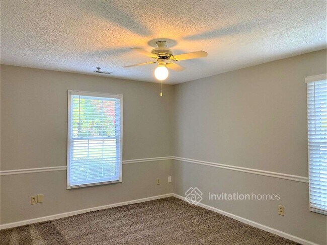 Building Photo - 12300 Woodbend Dr