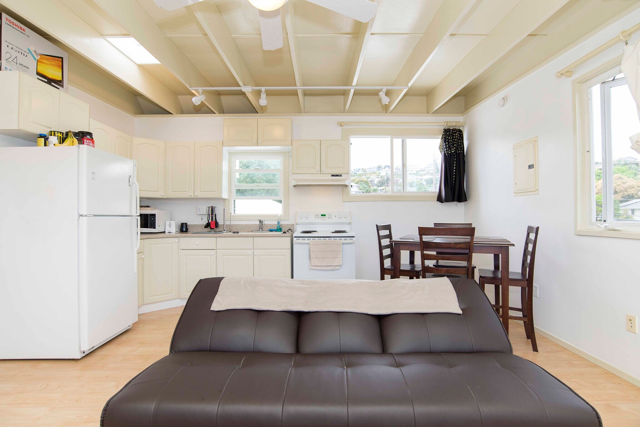 Building Photo - 1153 Kina St