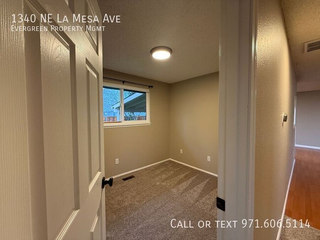 Building Photo - 1340 NE La Mesa Ave