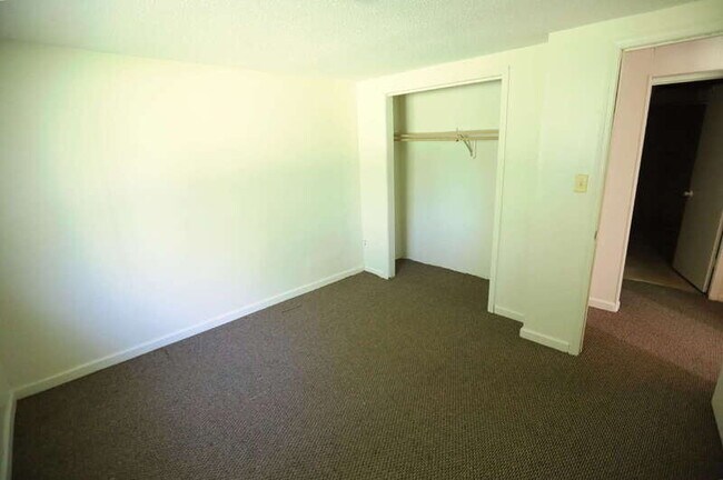 Building Photo - 2257 Countrywood Dr SE