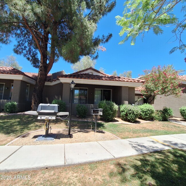 Primary Photo - 2929 W Yorkshire Dr