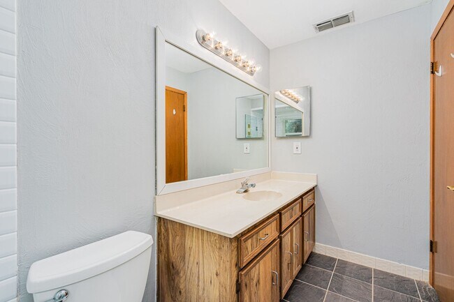Building Photo - Spacious 2 Bedroom 2 Bath Home in Georgetowne