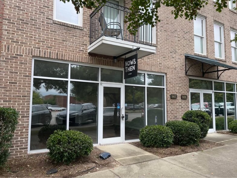 Building Photo - 607 Lady St