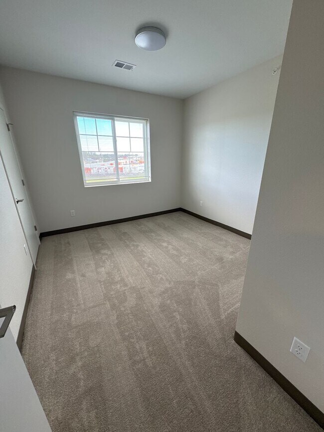 Building Photo - 4Bed 2Bath -Windom Landing Under New Management
