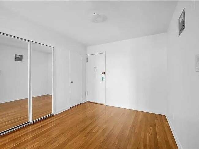 Building Photo - 2 West End Ave