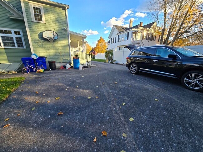 Building Photo - 17 Charles St