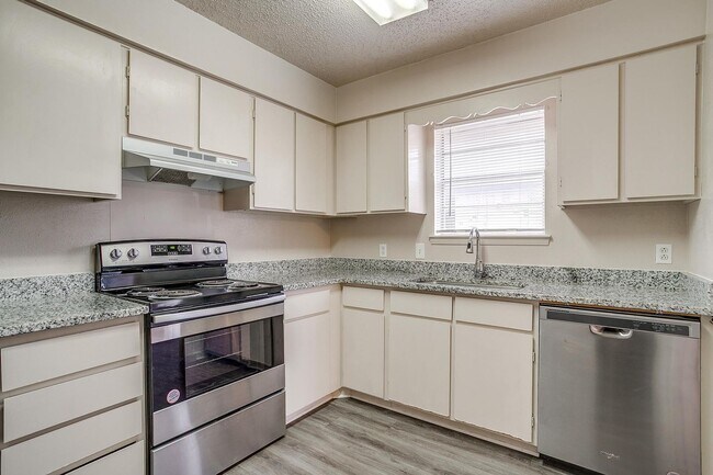 Building Photo - 1623 Westridge St