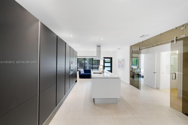 Building Photo - 114 5th Dilido Terrace