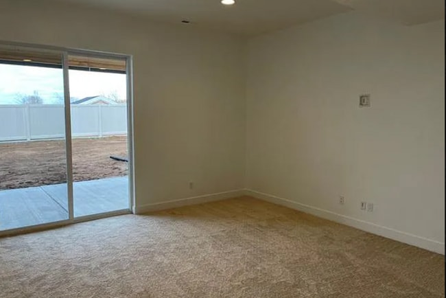 Building Photo - 5 Bedroom/2.5 Bathroom unit in Layton