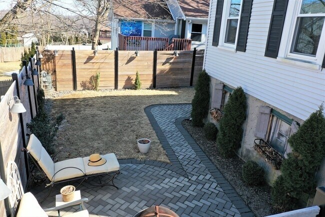 Building Photo - 37 Marivista Ave