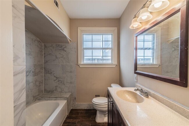 Building Photo - 2233 N MacGregor Way