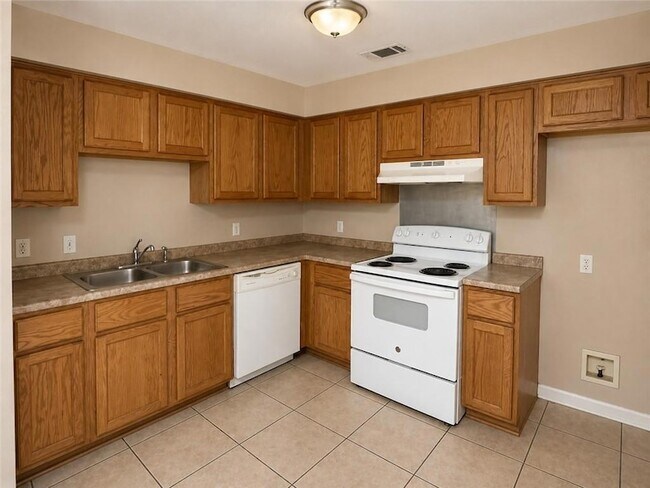 Building Photo - 3508 Pakenham Dr