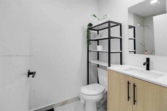 Building Photo - 320 NW 13th Ct