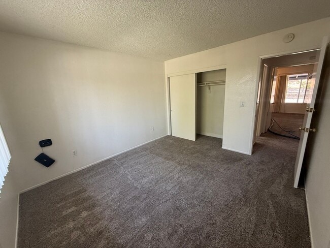 Building Photo - Silverlake's Home- 3 Bedrooms, 2 Bathrooms...