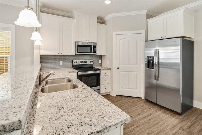 Building Photo - 1412 Holleman Dr