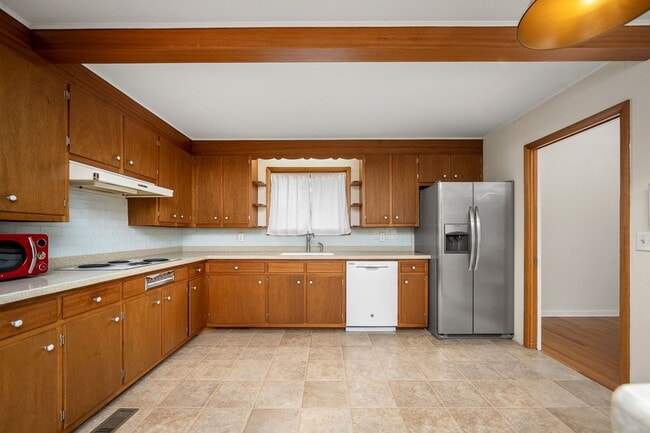 Building Photo - 902 Whitehall Rd