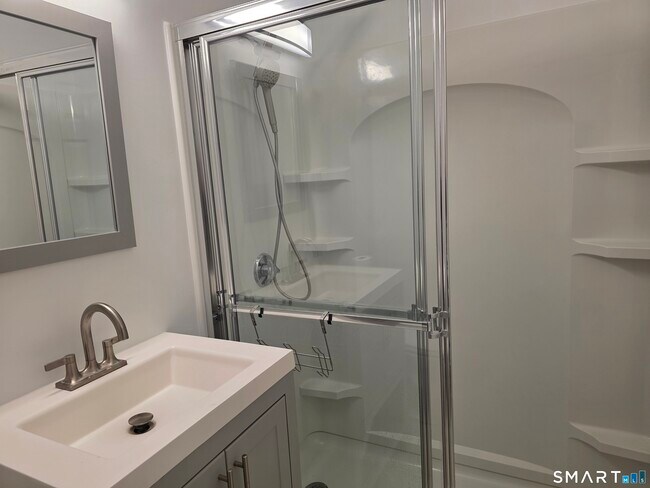 Building Photo - 45 Towne House Rd