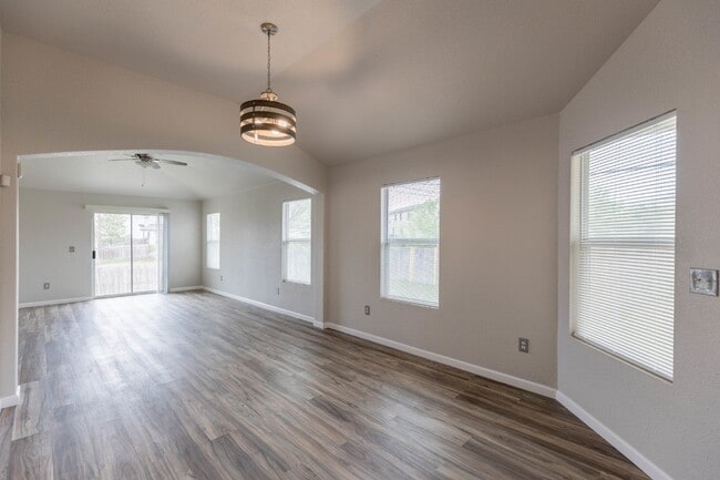 Building Photo - 9802 Vandenberg Way