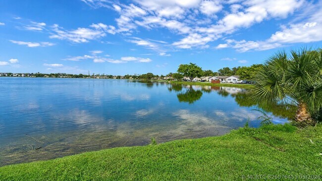 Building Photo - 416 Lakeside Dr