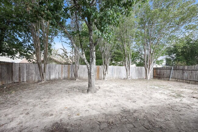 Building Photo - 8743 Ridge Moon Dr