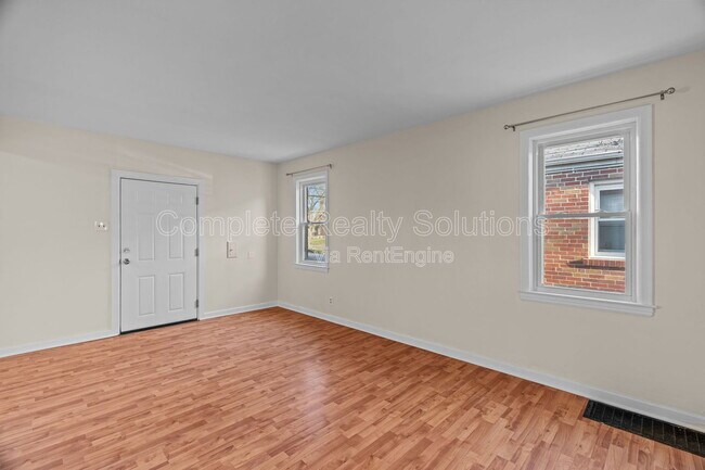 Building Photo - 1258 Grant Dr