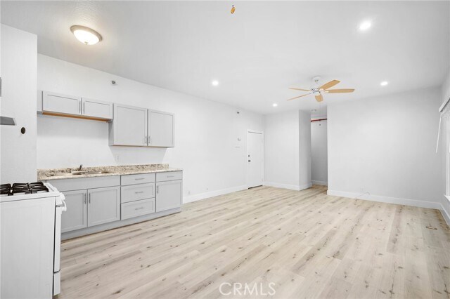 Building Photo - 228 S Kenwood St