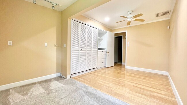 Building Photo - RARELY AVAILABLE 3 BEDROOM NEAR BEACH