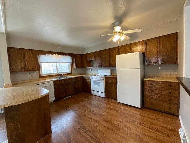 Building Photo - Nice and Open 3 Bed 1 Bath Home for Rent!