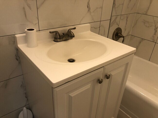 Building Photo - 147 Main St