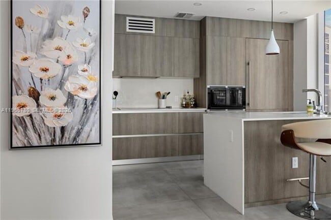 Building Photo - 17550 Collins Ave