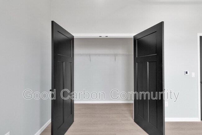 Building Photo - 401 Central