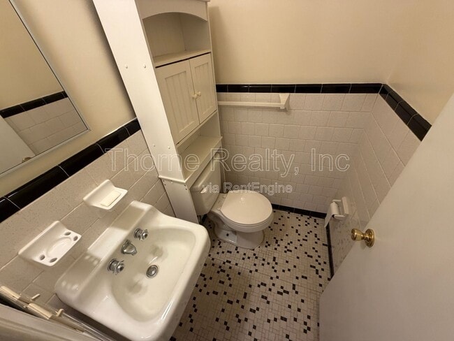 Building Photo - 6831 W Mt Dr