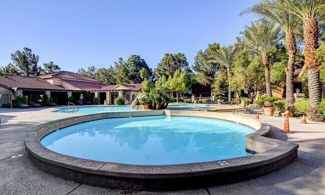 Building Photo - RESORT STYLE LIVING!