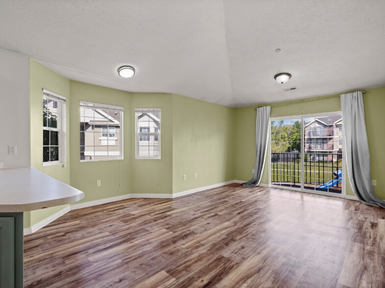 Building Photo - 2119 N Aurora Way