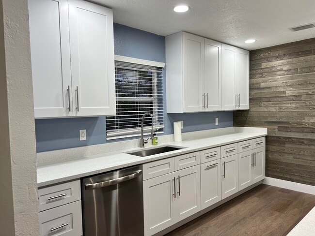 Building Photo - 1934 Wallace Ave