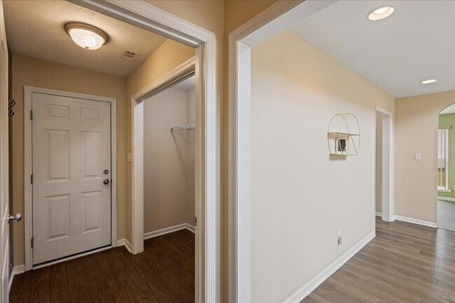 Building Photo - 2121 Grv Lndg Wy