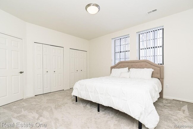 Building Photo - 7086 Danbrooke Ct